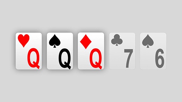 Tre ens er den sjette hånd på listen over pokerhænder. Den er sammensat af tre kort med samme værdi og kaldes også for et SET eller TRIPS.